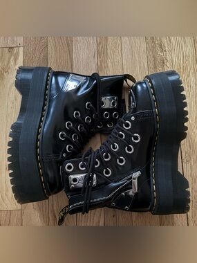 Dr. Martens Jadon Max Rebel Platform